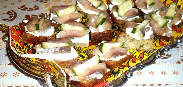 Закусочные канапе с сельдью