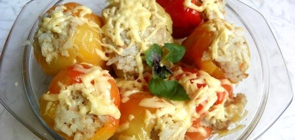 Фаршированный перец запеченный под сыром