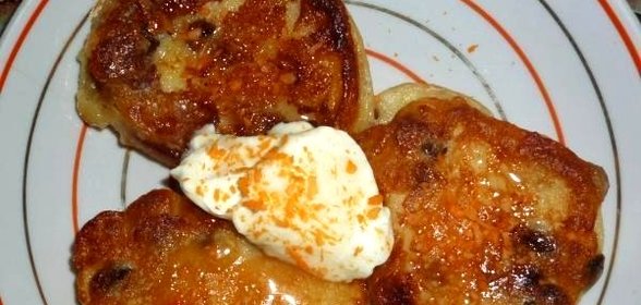 Сырники творожные с изюмом