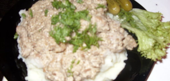 просто вкусный и быстрый тушеный кролик в сливках и с орехами