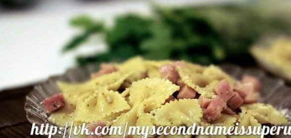 Фарфалле с ветчиной и песто