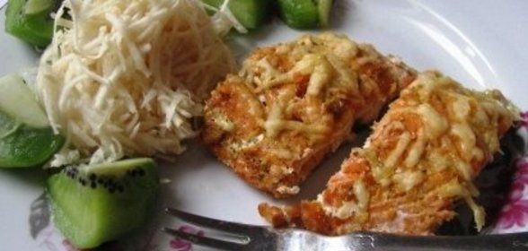 Рыбная запеканка и салат из сельдерея с мёдом :)