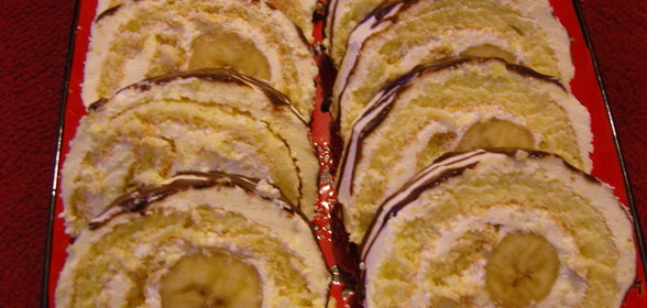 Бисквитный рулет с бананом