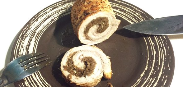 Рулет из свинины с пикантной начинкой