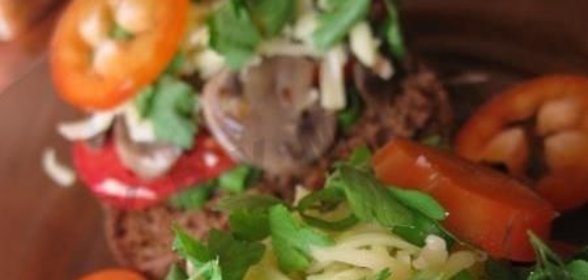 Рулетики из макрели с ревенем