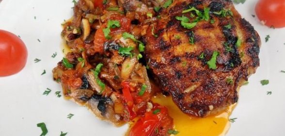 Закусочный рулет с баклажанно-чесночной пастой