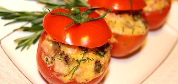 Фаршированные помидоры ветчиной и сыром