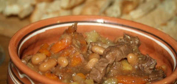 Сытное жаркое с говядиной и фасолью