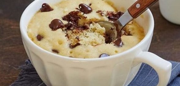 Печенье с шоколадом в чашке