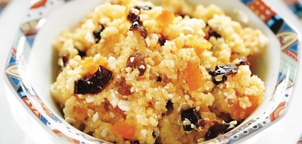 Пшенная каша с изюмом и творогом