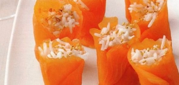 Быстрые суши из лосося и риса