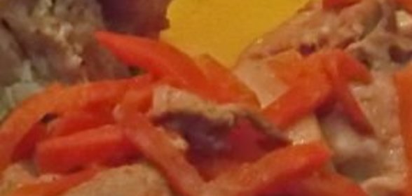 Пицца творожная с маслинами и ветчиной