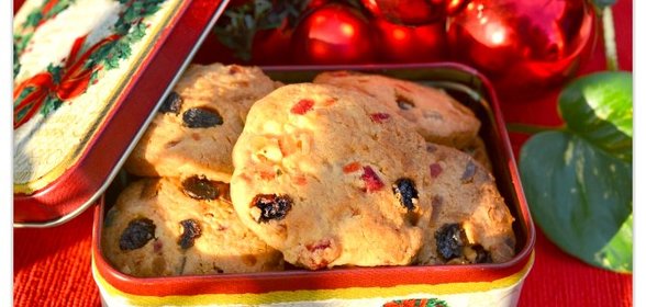Рождественское печенье с цукатами и орехами