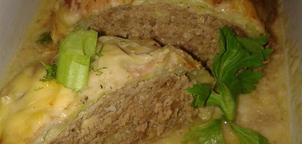 Голубец...мясной рулет под нежным сливочным соусом)))