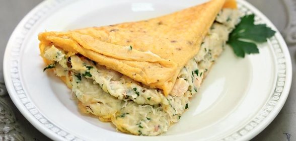 Нежный омлет с копченой рыбой
