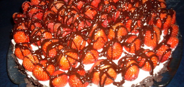 Торт с клубникой и йогуртом