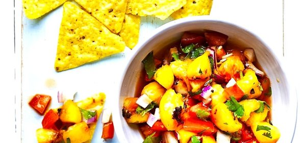 Сальса из персиков на гриле