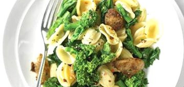 Паста с куриными колбасками и брокколи