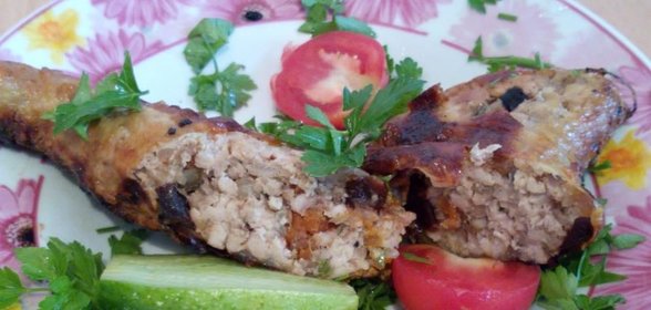 Куриные окорочка, фаршированные черносливом и курагой