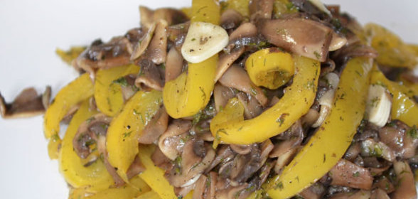 Маринованная закуска с перчиком и грибами