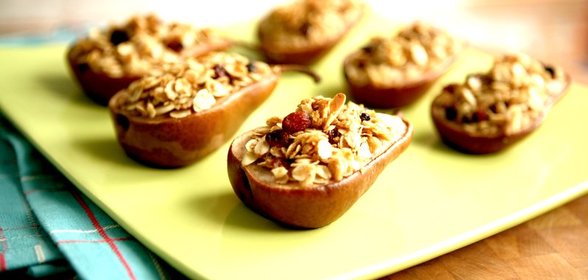 Печеные груши с овсянкой в меду