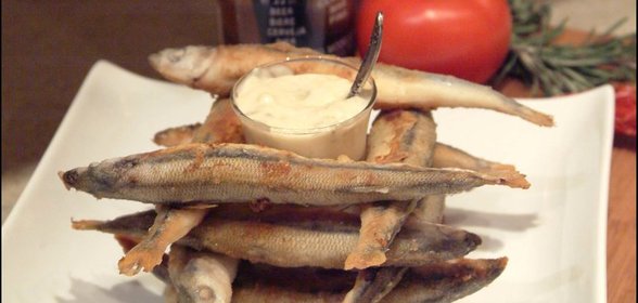 Корюшка жареная c соусом тартар