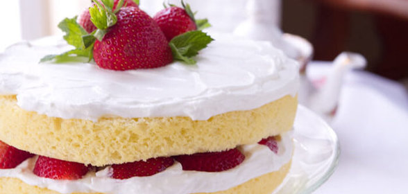 Бисквит с клубничным кремом