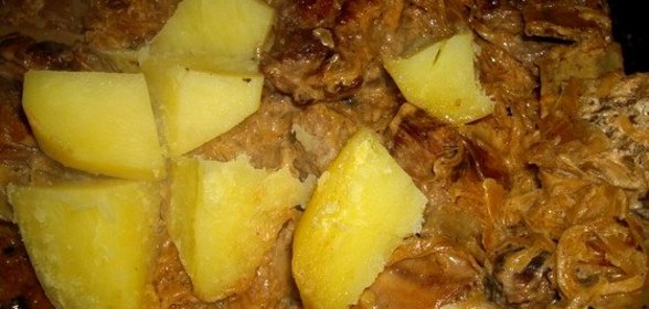 Тушеные говяжьи ребрышки с картошкой