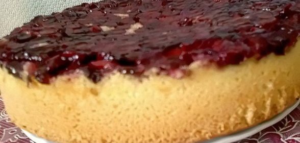 Хмельной вишнёвый бисквит-перевёртыш