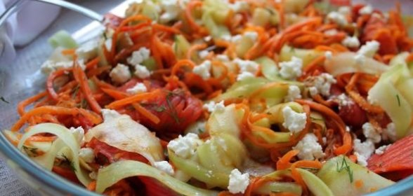 Закуска из кабачков с лососем и морковью