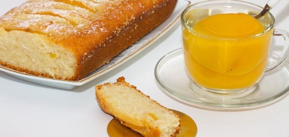 Постный кекс-манник с кокосом и персиками