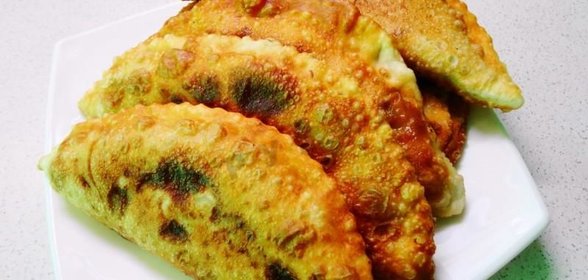 Чебуреки из заварного теста с добавлением водки