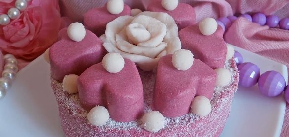 Розовый торт-мороженое из проростков (RAW)