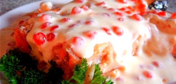 Семга под сливочно-икорным соусом