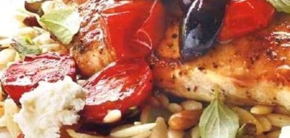 Жареное куриное филе с помидорами и сыром