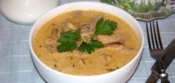 Мясо под сливочным соусом