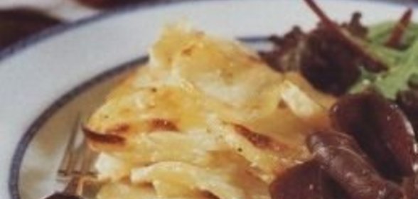 Штрудель из картофельного теста с яблоками