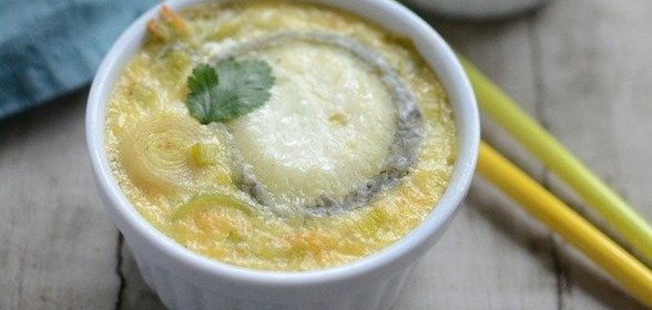 Флан с луком-порей и козьим сыром