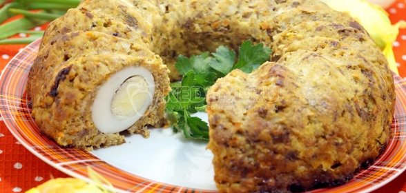 Мясной рулет с яйцом