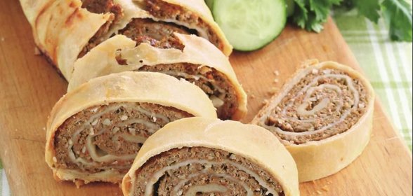 Рулет с мясной начинкой