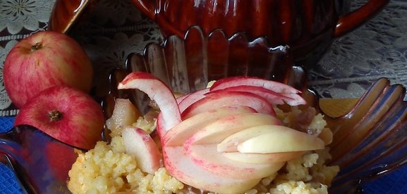Каша Янтарная( из пшена с яблоками)