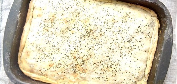 Тиропита с домашним сыром и дикой зеленью