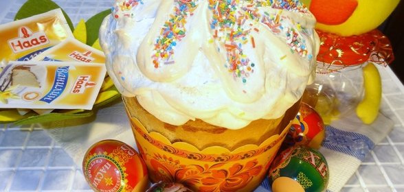 Пасхальный кулич c изюмом и цукатами