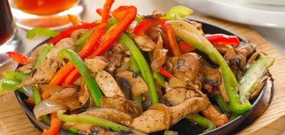 Фрикасе из курицы с перцем