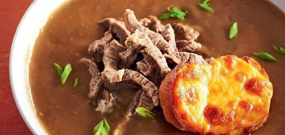 Пивной суп с чеддером и чесночными гренками