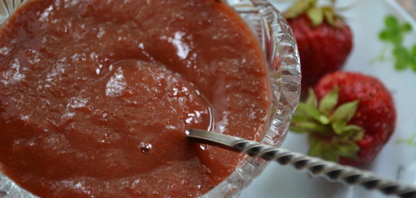 Клубнично-манговая сальса