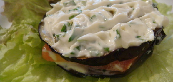 Закуска из баклажана с фетой и помидорами (под футбол)