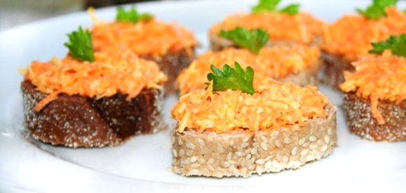 Салат из моркови и сыра