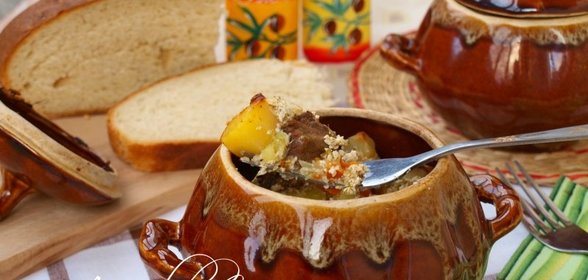 Жаркое в горшочках с мясом