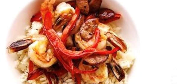 Обжаренные в масле креветки с рисом